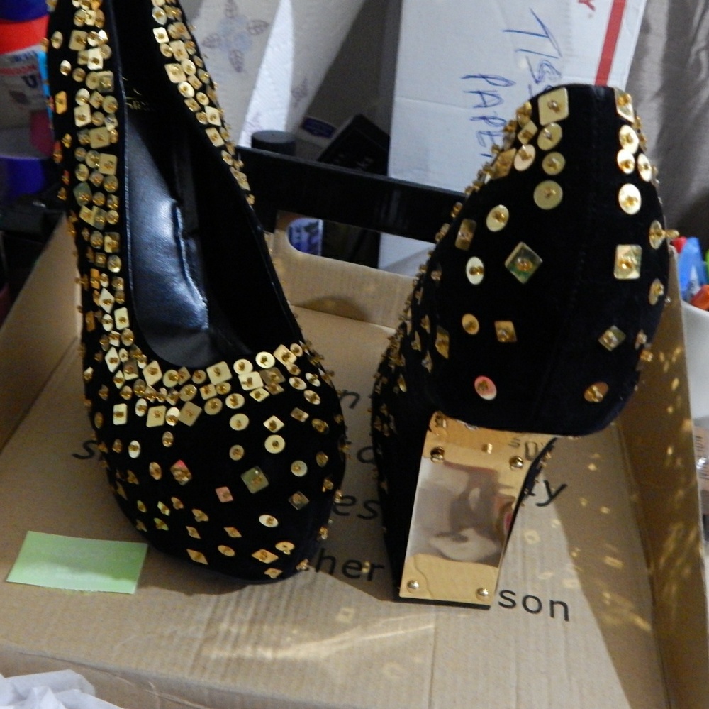 Black & Gold Velvet Wedges - Picture 6 of 6